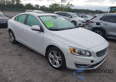 2015 Volvo S60 T5 Premier z USA, uszkodzony, nr VIN YV126MFK5F1344511